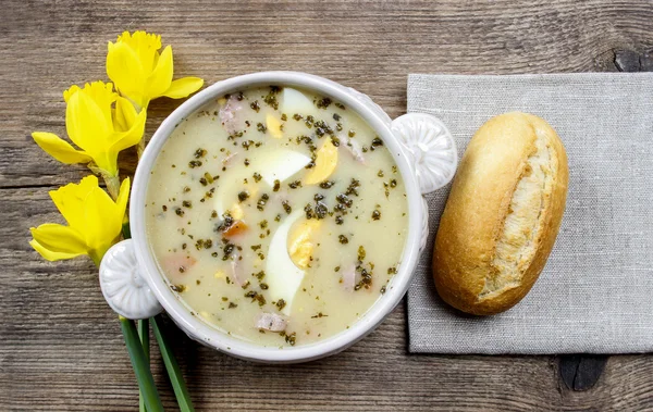 Кислий житній суп з сушеного житнього борошна та м'яса (зазвичай буї — стокове фото