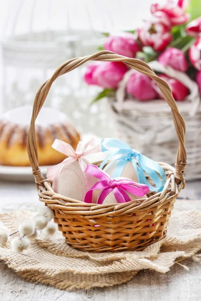 Easter eggs in wicker basket — Stock Photo, Image