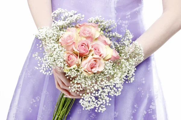 Mulher bonita segurando buquê de flores, isolado no wh — Fotografia de Stock