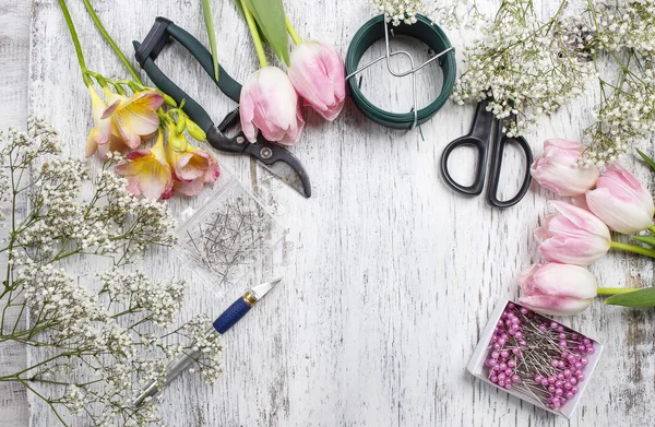Florist workplace: flowers and accessories — Stock Photo, Image
