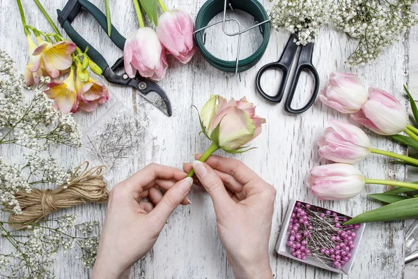 Florist workplace: flowers and accessories — Stock Photo, Image