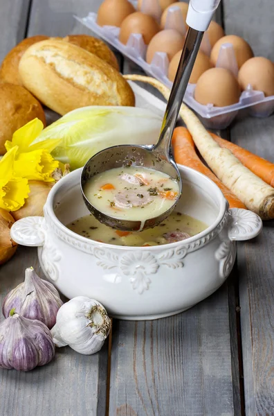 De zure rogge soep gemaakt van zure roggemeel en vlees (meestal boi — Stockfoto