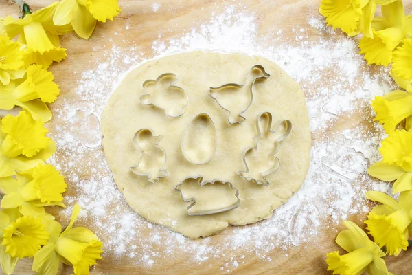 Preparing easter gingerbread cookies. Steps of making biscuits. — Stock Photo, Image