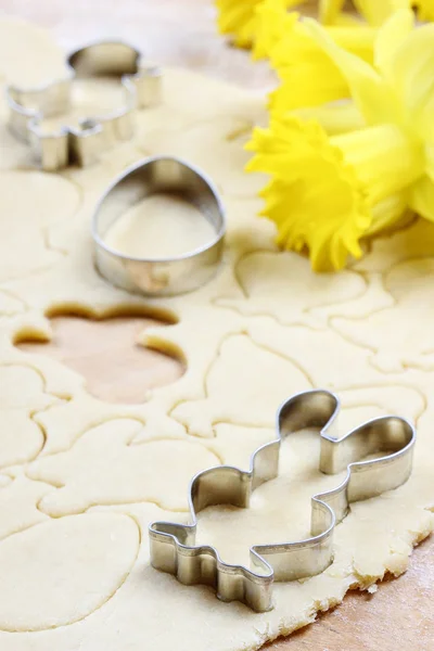 Preparing easter gingerbread cookies. Steps of making biscuits. — Stock Photo, Image
