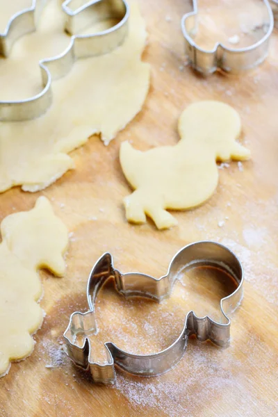 Preparing easter gingerbread cookies. Steps of making pastry. — Stock Photo, Image