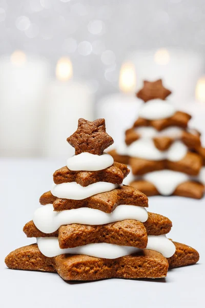 Árbol de Navidad de pan de jengibre. Hermoso postre de Navidad. Copiar espacio —  Fotos de Stock