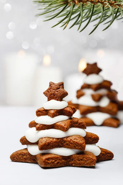 Gingerbread christmas tree. Beautiful xmas dessert. Copy space — Stock Photo, Image