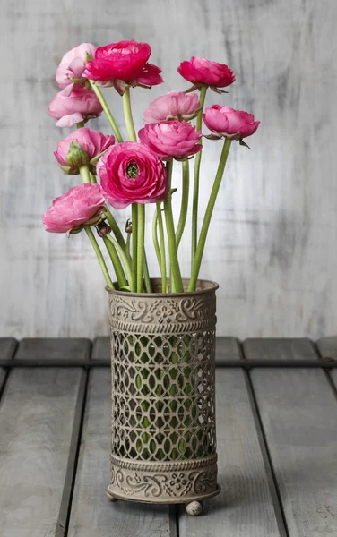 buket ahşap üzerinde pembe Farsça düğün çiçeği çiçek (tipik)