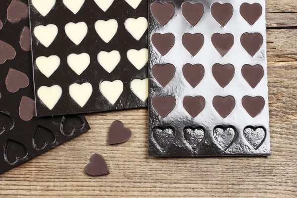 Reihen hausgemachter Schokoladenherzen — Stockfoto
