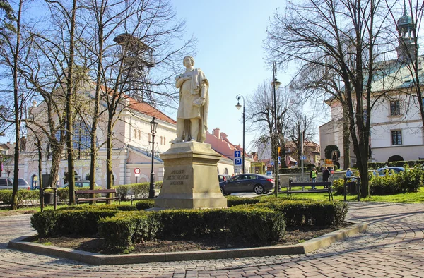 Monumento a Adam Mickiewicz frente a Salt Mine y la historia — Foto de Stock