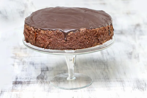Tort czekoladowy na drewniane tła. miejsce — Zdjęcie stockowe