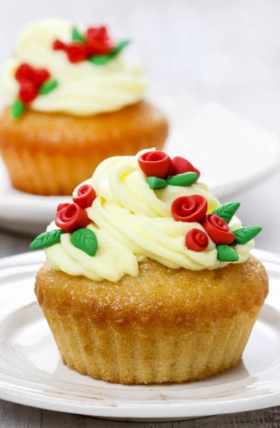 Beautiful rose cupcake — Stock Photo, Image