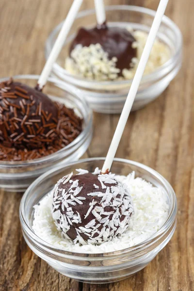 Decorating chocolate cake pops — Stock Photo, Image