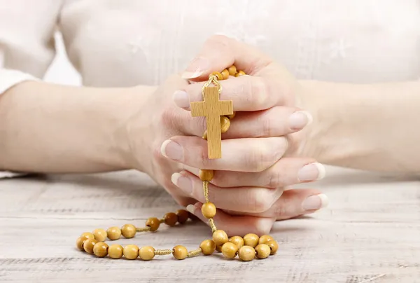 Woman holding wooden rosary in beautiful hands — Stock Photo, Image