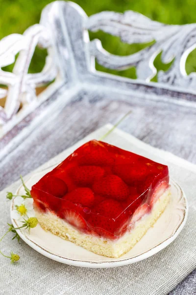 Strawberry cake with jelly topping — Stock Photo, Image