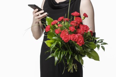 kadın cep telefonu üzerinden çiçek siparişi