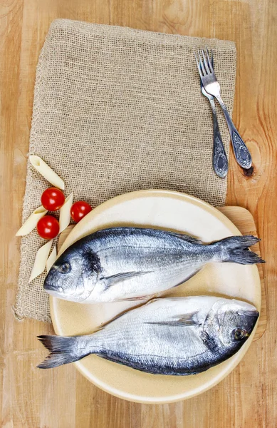 Gilt-head bream fish on wooden background. Mediterranean tavern, — Stock Photo, Image