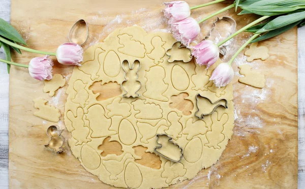 Preparing easter gingerbread cookies. Steps of making biscuits. — Stock Photo, Image