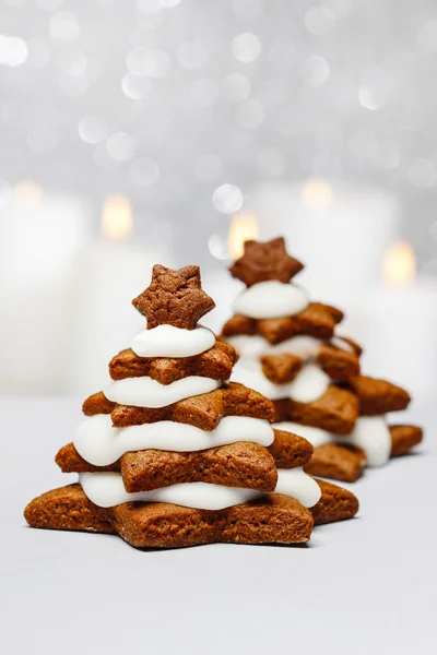 Gingerbread christmas tree. Beautiful xmas dessert. Copy space — Stock Photo, Image