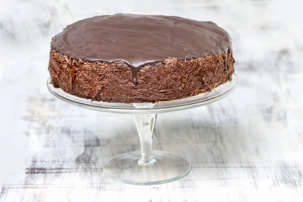 Gâteau au chocolat sur fond en bois. Espace de copie — Photo