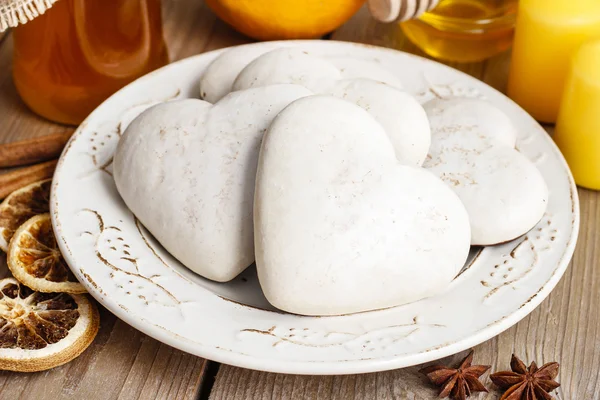 Biscoitos de gengibre em forma de coração — Fotografia de Stock