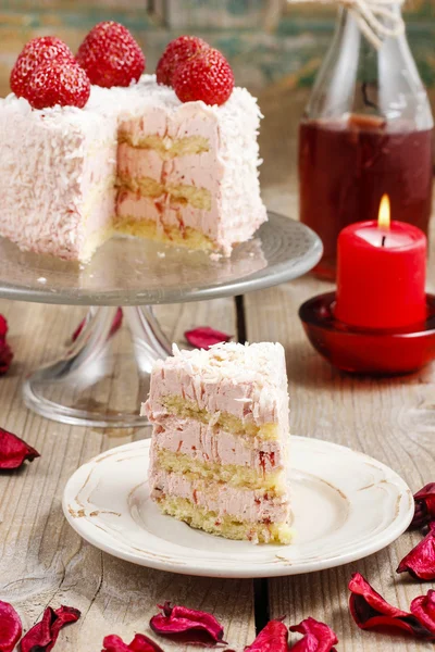 Strawberry layer cake — Stock Photo, Image