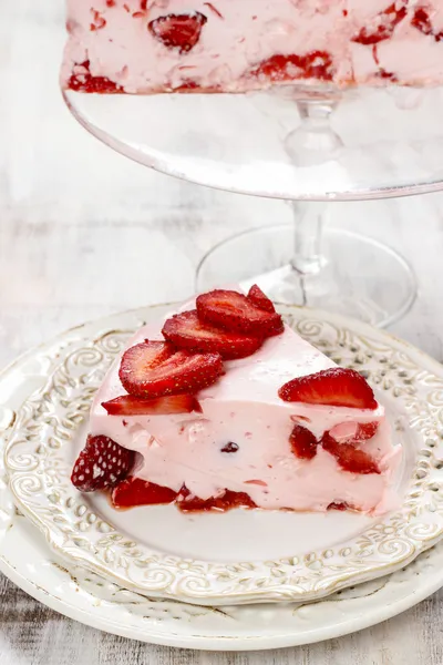 Pièce de gâteau aux fraises — Photo