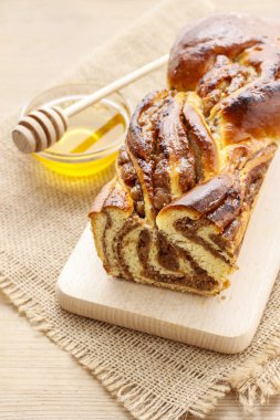 haşhaş tohumu ve reçel dolu pasta