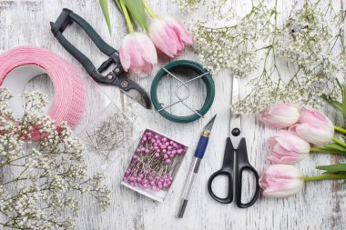 Çiçekçi işyeri: Çiçekler ve aksesuarlar