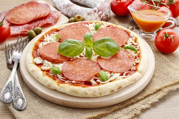 Italian cuisine: pizza with salami — Stock Photo, Image