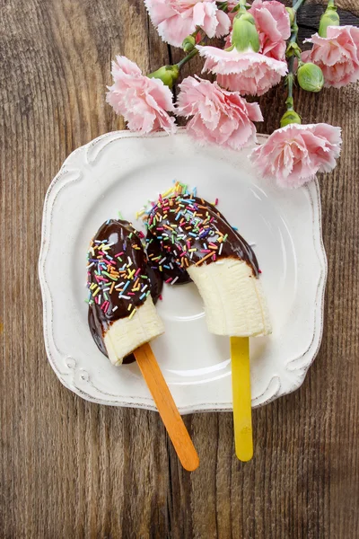 Chocolate dipped bananas — Stock Photo, Image