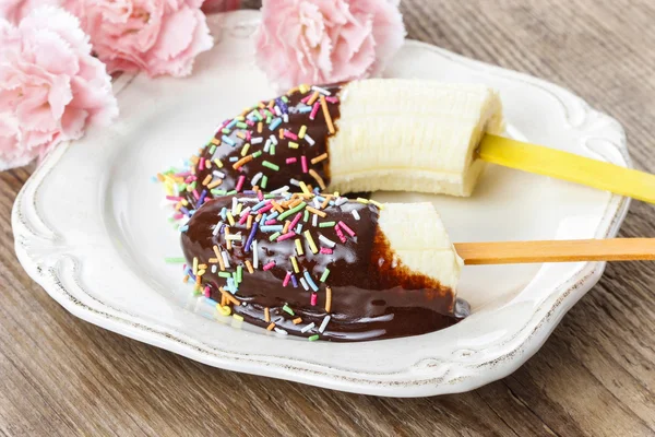 Chocolate dipped bananas — Stock Photo, Image