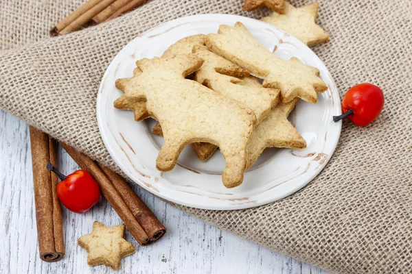 ジンジャーブレッドのクッキー。伝統的なクリスマス レシピ. — ストック写真