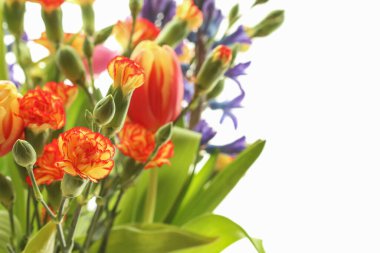 Bir buket güzel bahar çiçeği. Parti dekoru