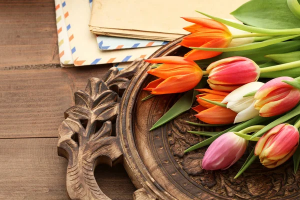 Kolorowe Tulipany Litery Vintage Drewnianym Tle Przestrzeń Kopiowania — Zdjęcie stockowe