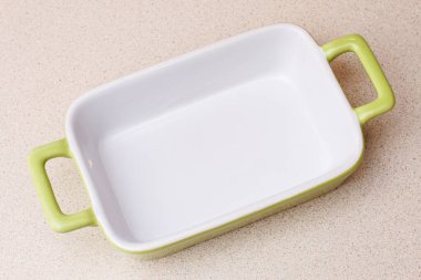 Boş kaseyi masaya koy. Grafiksel kaynaklar