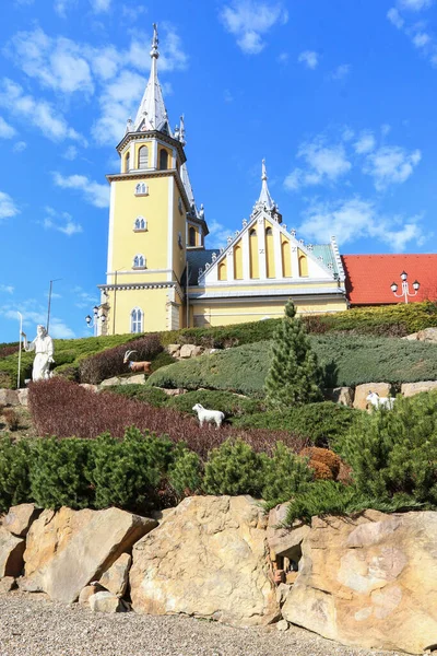 Trzciana Польща March 2021 Церква Гарний Альпійський Сад Трціані Польща — стокове фото