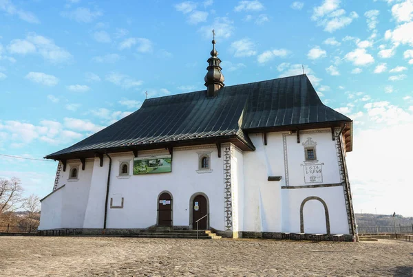 波兰Tropie的一座教堂和一个隐居所 — 图库照片