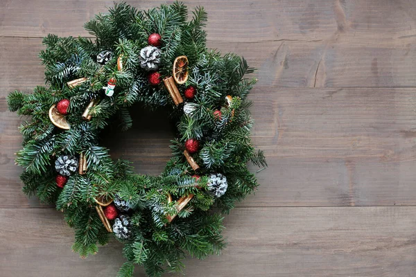 Big Traditional Christmas Wreath Wooden Background Copy Space — Stock Photo, Image