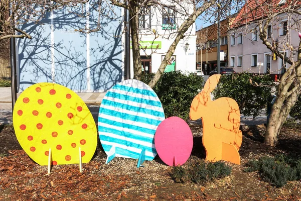 Polonya 'nın Myslenice kentindeki ana pazar meydanında Paskalya süslemesi.