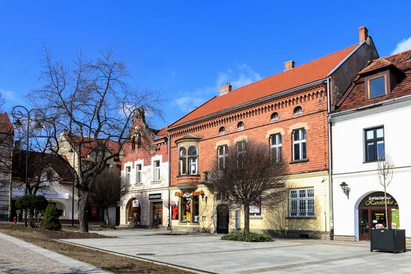 Bunte Mietskasernen Altstadtplatz Myslenice Polen — Stockfoto