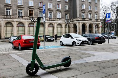 Scooter ve Nowa Huta 'nın mimarisi sosyalist gerçekçilik tarzında bir bölge..