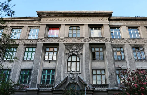 Παλιό Κτίριο Της Πρώην Βιομηχανικής Σχολής Στην Κρακοβία Πολωνία — Φωτογραφία Αρχείου