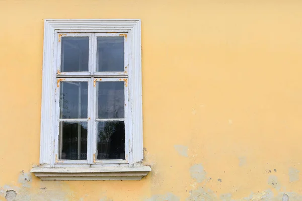 Old Wooden Window Bright Yellow Wall Graphic Resources — Fotografia de Stock