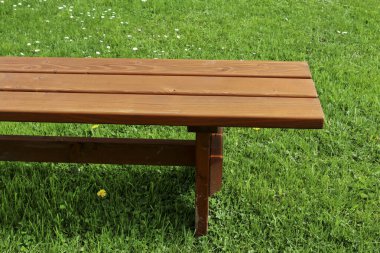 Bahçedeki ahşap bank. Grafiksel kaynaklar