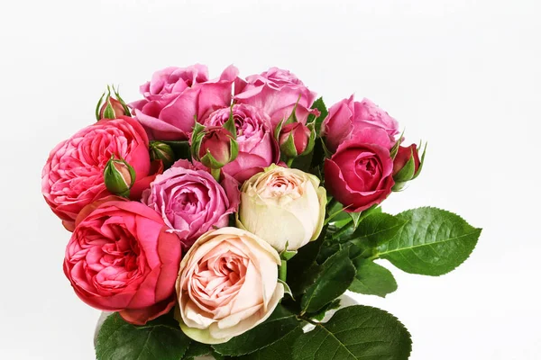 Strauß Rosa Rosen Auf Weißem Hintergrund Grafische Ressourcen — Stockfoto