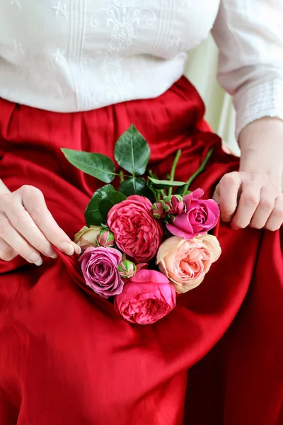 Woman Holding Bouquet Roses Her Long Red Skirt Party Decor — стоковое фото