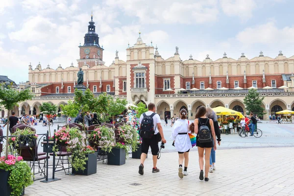 Turisták Krakkói Piac Téren Rynek Lengyelország — Stock Fotó