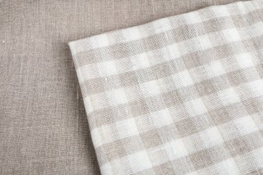 Damalı gri ve beyaz masa örtüsü. Grafiksel kaynaklar