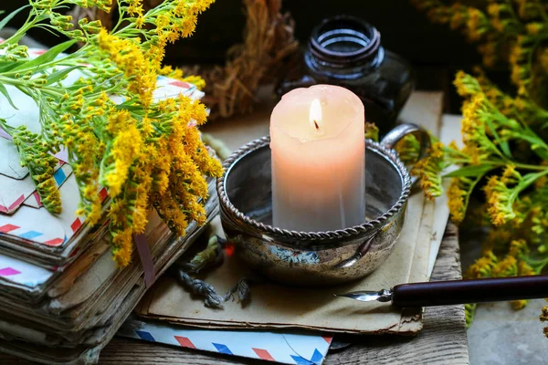 Bella Candela Pila Lettere Vintage Fiori Autunnali Stile Retrò — Foto Stock